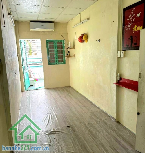 CHỈ 4,95 TỶ - NHÀ QUẬN 10 – HẺM THÔNG 3/2 – GẦN BV TRƯNG VƯƠNG & ĐH BÁCH KHOA DT: 26m² (2.4 x 11) – 1 trệt 1 lầu – 2PN – 2WC – Có sẵn dòng tiền 8 triệu/tháng 