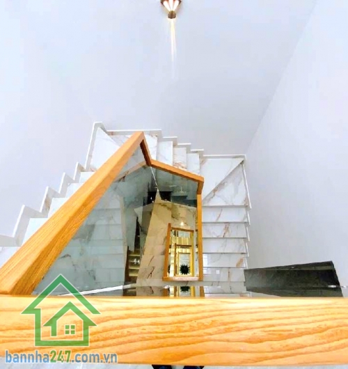 CHỈ 14 TỶ – KHU HỌ LÊ TÂN PHÚ – NHÀ 5 TẦNG CÓ THANG MÁY - 4PN – 5WC Diện tích: 85m² (5 x 17m) – ngang lớn hiếm khu Kết cấu: 1 trệt + 1 lửng + 3 lầu (5 tầng)Thang máy cao cấp 450kg- 4PN – 5WC. HẺM XE HƠI THÔNG, khu dân cư hiện hữu, di chuyển thuận tiện