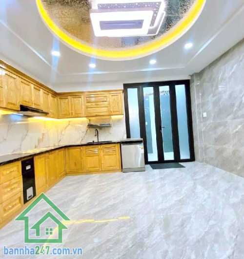 CHỈ 14 TỶ – KHU HỌ LÊ TÂN PHÚ – NHÀ 5 TẦNG CÓ THANG MÁY - 4PN – 5WC Diện tích: 85m² (5 x 17m) – ngang lớn hiếm khu Kết cấu: 1 trệt + 1 lửng + 3 lầu (5 tầng)Thang máy cao cấp 450kg- 4PN – 5WC. HẺM XE HƠI THÔNG, khu dân cư hiện hữu, di chuyển thuận tiện