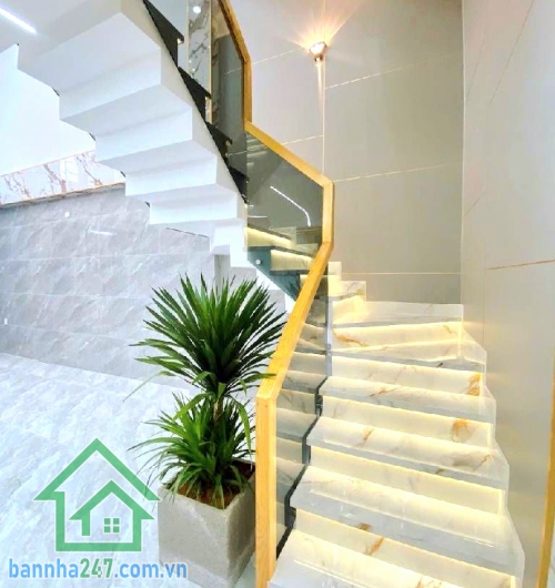 CHỈ 14 TỶ – KHU HỌ LÊ TÂN PHÚ – NHÀ 5 TẦNG CÓ THANG MÁY - 4PN – 5WC Diện tích: 85m² (5 x 17m) – ngang lớn hiếm khu Kết cấu: 1 trệt + 1 lửng + 3 lầu (5 tầng)Thang máy cao cấp 450kg- 4PN – 5WC. HẺM XE HƠI THÔNG, khu dân cư hiện hữu, di chuyển thuận tiện
