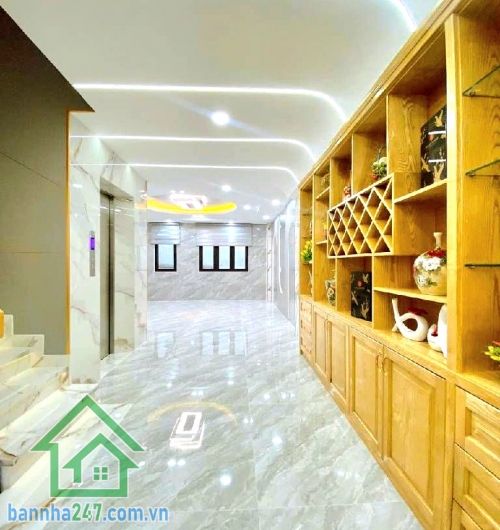 CHỈ 14 TỶ – KHU HỌ LÊ TÂN PHÚ – NHÀ 5 TẦNG CÓ THANG MÁY - 4PN – 5WC Diện tích: 85m² (5 x 17m) – ngang lớn hiếm khu Kết cấu: 1 trệt + 1 lửng + 3 lầu (5 tầng)Thang máy cao cấp 450kg- 4PN – 5WC. HẺM XE HƠI THÔNG, khu dân cư hiện hữu, di chuyển thuận tiện