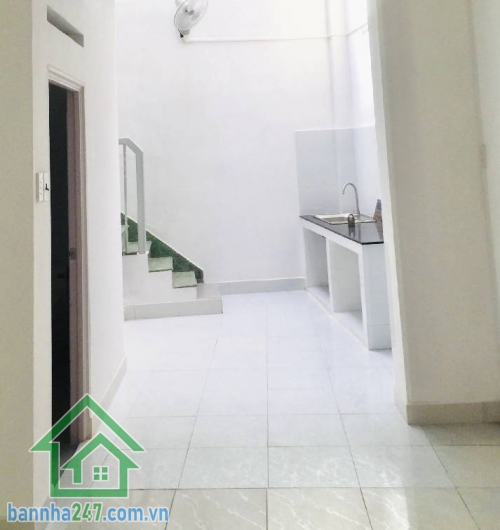 NHÀ HIẾM HXH – NGAY 3/2 & HÀN HẢI NGUYÊN – CHỈ 7,5 TỶ - Vị trí cực đẹp: cách mặt tiền chỉ 10m, HXH đỗ cửa DT: 47m² (3.6 x 13) – 1 trệt 1 lầu – 2PN - Tiện ích: Gần siêu thị, trường học, chợ, trung tâm Quận 11