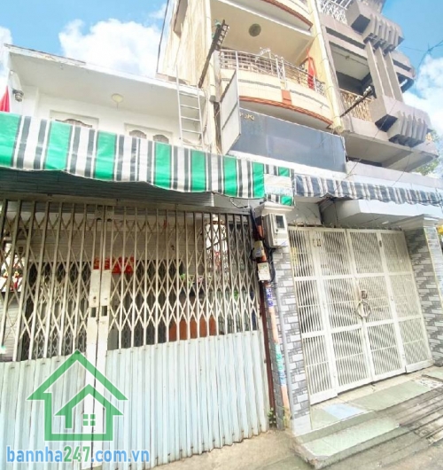 NHÀ HIẾM HXH – NGAY 3/2 & HÀN HẢI NGUYÊN – CHỈ 7,5 TỶ - Vị trí cực đẹp: cách mặt tiền chỉ 10m, HXH đỗ cửa DT: 47m² (3.6 x 13) – 1 trệt 1 lầu – 2PN - Tiện ích: Gần siêu thị, trường học, chợ, trung tâm Quận 11