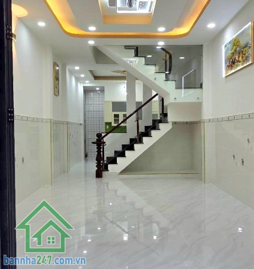 CHỈ 4,98 TỶ – NHÀ 2 TẦNG ĐẸP LUNG LINH – HXH – VÀI BƯỚC RA MẶT TIỀN – 48M² (4x12)m – 2PN, 2WC Vị trí đỉnh: Cuối đường Nguyễn Sơn, thông nhanh Lê Thúc Hoạch, chỉ vài bước ra mặt tiền. Khu dân cư an ninh, tiện ích bủa vây, di chuyển siêu thuận lợi.
