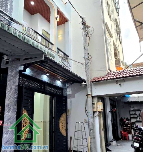 CHỈ 4,98 TỶ – NHÀ 2 TẦNG ĐẸP LUNG LINH – HXH – VÀI BƯỚC RA MẶT TIỀN – 48M² (4x12)m – 2PN, 2WC Vị trí đỉnh: Cuối đường Nguyễn Sơn, thông nhanh Lê Thúc Hoạch, chỉ vài bước ra mặt tiền. Khu dân cư an ninh, tiện ích bủa vây, di chuyển siêu thuận lợi.