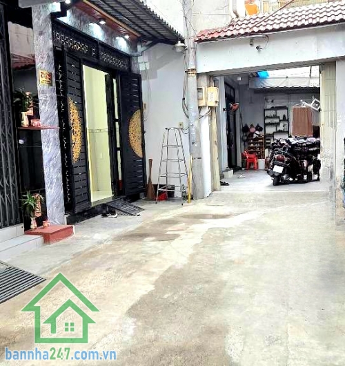 CHỈ 4,98 TỶ – NHÀ 2 TẦNG ĐẸP LUNG LINH – HXH – VÀI BƯỚC RA MẶT TIỀN – 48M² (4x12)m – 2PN, 2WC Vị trí đỉnh: Cuối đường Nguyễn Sơn, thông nhanh Lê Thúc Hoạch, chỉ vài bước ra mặt tiền. Khu dân cư an ninh, tiện ích bủa vây, di chuyển siêu thuận lợi.