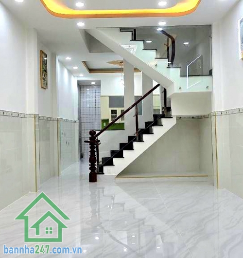 CHỈ 4,98 TỶ – NHÀ 2 TẦNG ĐẸP LUNG LINH – HXH – VÀI BƯỚC RA MẶT TIỀN – 48M² (4x12)m – 2PN, 2WC Vị trí đỉnh: Cuối đường Nguyễn Sơn, thông nhanh Lê Thúc Hoạch, chỉ vài bước ra mặt tiền. Khu dân cư an ninh, tiện ích bủa vây, di chuyển siêu thuận lợi.