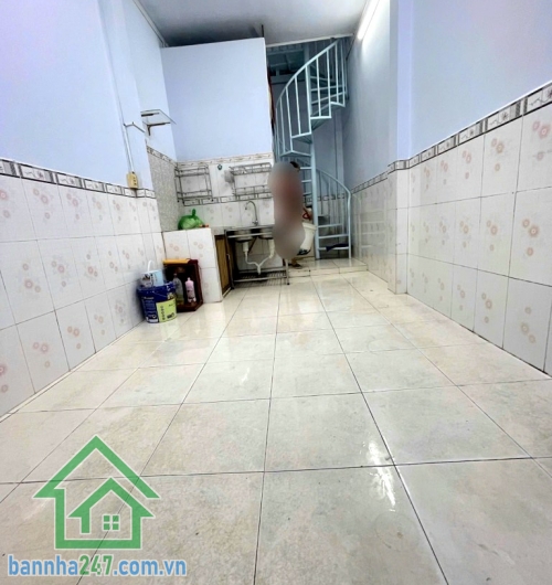 CHỈ 2,55 TỶ – NHÀ 2 TẦNG MỚI – TRUNG TÂM TÂN BÌNH – HẺM 3M THẲNG – DT 2,7×7M * Nhà 2 tầng mới tinh, dọn vào ở ngay * Hẻm 3m thẳng một trục, sạch – thoáng