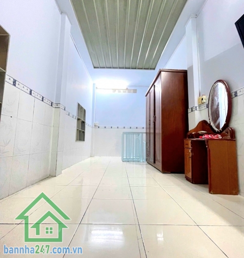 CHỈ 2,55 TỶ – NHÀ 2 TẦNG MỚI – TRUNG TÂM TÂN BÌNH – HẺM 3M THẲNG – DT 2,7×7M * Nhà 2 tầng mới tinh, dọn vào ở ngay * Hẻm 3m thẳng một trục, sạch – thoáng