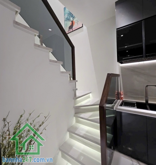 CHỈ 5.25 TỶ – NHÀ 4 PHÒNG NGỦ – PHẠM VĂN BẠCH TÂN BÌNH – TẶNG FULL NỘI THẤT Hẻm 3,5m. Gần Mặt tiền Phạm Văn Bạch rộng 35m – sát sân bay, sân golf, TTTM, siêu thị...
