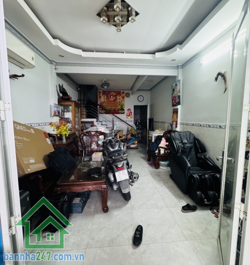 CHỈ NHỈNH 5 TỶ – NHÀ 2 TẦNG TÂY THẠNH – HẺM XE HƠI – PHÙ HỢP Ở HOẶC GIỮ TIỀN   * Diện tích: 51m2 (4.1 x 12.5m). * Kết cấu: 1 trệt, 1 lầu, phòng khách, bếp, 2PN,  2 WC.