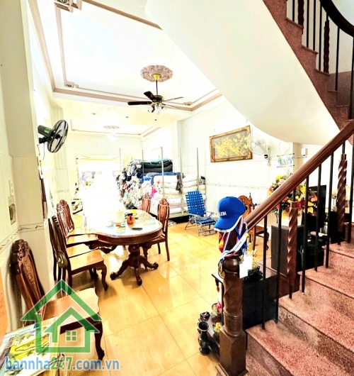 20,9 TỶ (TL) – MTKD CHỢ VẢI PHÚ THỌ HÒA – TÂN PHÚ – NGANG 4,6M NỞ HẬU - 6 PN - 4 PN Vị trí đắc địa: trung tâm chợ vải Phú Thọ Hòa, gần Lũy Bán Bích – Nguyễn Sơn
