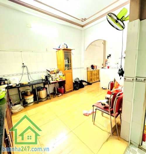 20,9 TỶ (TL) – MTKD CHỢ VẢI PHÚ THỌ HÒA – TÂN PHÚ – NGANG 4,6M NỞ HẬU - 6 PN - 4 PN Vị trí đắc địa: trung tâm chợ vải Phú Thọ Hòa, gần Lũy Bán Bích – Nguyễn Sơn