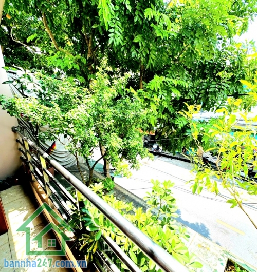 20,9 TỶ (TL) – MTKD CHỢ VẢI PHÚ THỌ HÒA – TÂN PHÚ – NGANG 4,6M NỞ HẬU - 6 PN - 4 PN Vị trí đắc địa: trung tâm chợ vải Phú Thọ Hòa, gần Lũy Bán Bích – Nguyễn Sơn