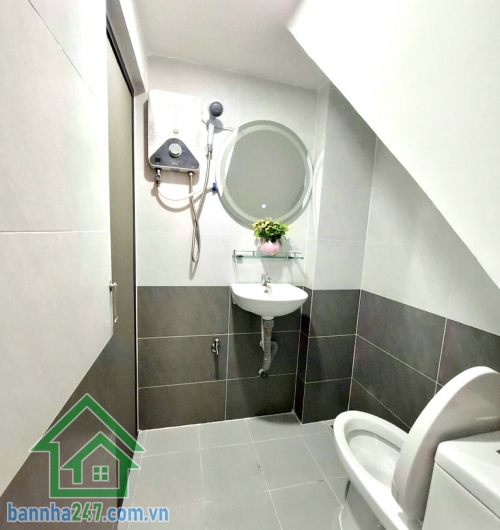 CHỈ 4.55 TỶ – NHÀ 3 TẦNG HẺM 8M – HUỲNH THIỆN LỘC - TÂN PHÚ – GIÁP TÂN BÌNH - DT: (5 X 5,6)M - 3PN- 3WC Kết cấu: 1 trệt 2 lầu mới đẹp, gồm 3PN – 3WC – ban công.