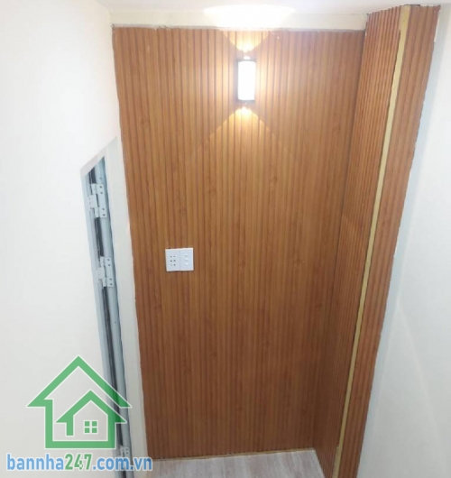 CHỈ 2.6 TỶ TL - NHÀ 3 TẦNG MỚI ĐẸP – FULL NỘI THẤT. DT: 12m² (công nhận đủ) – xây full, hoàn công 3 tầng. 1 trệt 2 lầu BTCT kiên cố, gồm 2PN – 3WC, ban công thoáng.