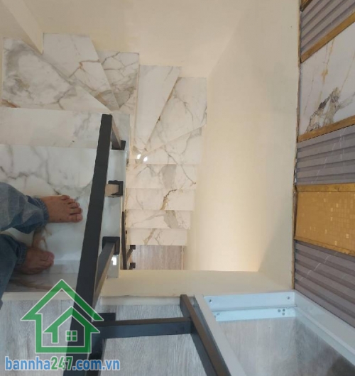 CHỈ 2.6 TỶ TL - NHÀ 3 TẦNG MỚI ĐẸP – FULL NỘI THẤT. DT: 12m² (công nhận đủ) – xây full, hoàn công 3 tầng. 1 trệt 2 lầu BTCT kiên cố, gồm 2PN – 3WC, ban công thoáng.