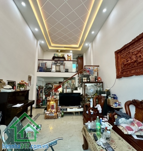 CHỈ 5,1 TỶ - NHÀ 2 TẦNG - 62.3M² (4.2 x 15) - SÁT MẶT TIỀN PHẠM VĂN BẠCH - GẦN GA T3, SÂN BAY TSN Vị trí đẹp, chỉ 50m ra Phạm Văn Bạch, gần chợ.