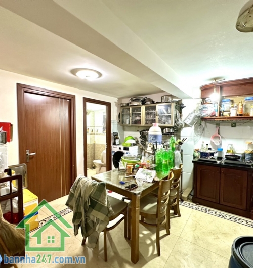 CHỈ 5,1 TỶ - NHÀ 2 TẦNG - 62.3M² (4.2 x 15) - SÁT MẶT TIỀN PHẠM VĂN BẠCH - GẦN GA T3, SÂN BAY TSN Vị trí đẹp, chỉ 50m ra Phạm Văn Bạch, gần chợ.