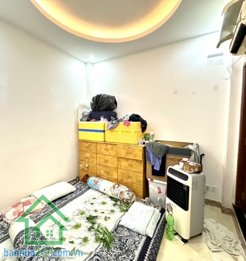 CHỈ 5,1 TỶ - NHÀ 2 TẦNG - 62.3M² (4.2 x 15) - SÁT MẶT TIỀN PHẠM VĂN BẠCH - GẦN GA T3, SÂN BAY TSN Vị trí đẹp, chỉ 50m ra Phạm Văn Bạch, gần chợ.