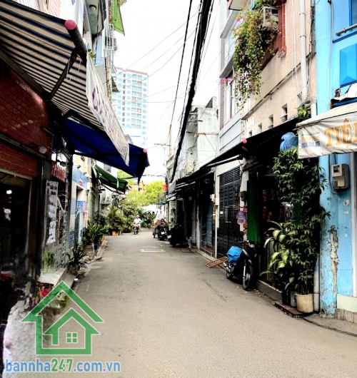 CHỈ 2,38 TỶ – NHÀ 2 TẦNG HXH THÔNG – CẠNH ĐẦM SEN – GIÁP Q.11, TÂN BÌNH - 2PN - 2WC Vị trí đẹp: hẻm xe hơi thông, sát bên Quận 11 – Tân Bình, gần Đầm Sen