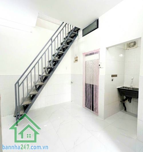CHỈ 2,38 TỶ – NHÀ 2 TẦNG HXH THÔNG – CẠNH ĐẦM SEN – GIÁP Q.11, TÂN BÌNH - 2PN - 2WC Vị trí đẹp: hẻm xe hơi thông, sát bên Quận 11 – Tân Bình, gần Đầm Sen