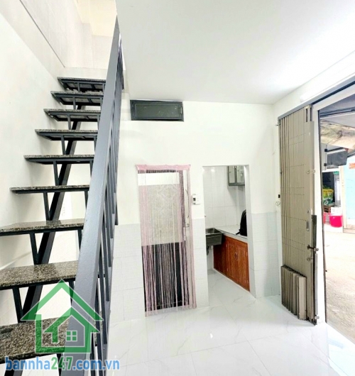 CHỈ 2,38 TỶ – NHÀ 2 TẦNG HXH THÔNG – CẠNH ĐẦM SEN – GIÁP Q.11, TÂN BÌNH - 2PN - 2WC Vị trí đẹp: hẻm xe hơi thông, sát bên Quận 11 – Tân Bình, gần Đầm Sen