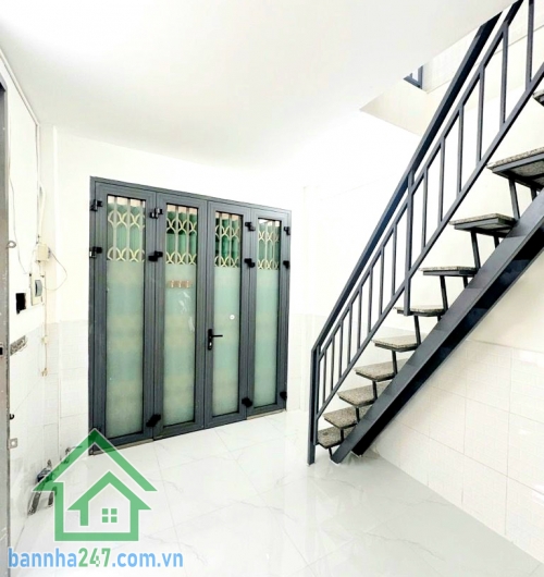 CHỈ 2,38 TỶ – NHÀ 2 TẦNG HXH THÔNG – CẠNH ĐẦM SEN – GIÁP Q.11, TÂN BÌNH - 2PN - 2WC Vị trí đẹp: hẻm xe hơi thông, sát bên Quận 11 – Tân Bình, gần Đầm Sen