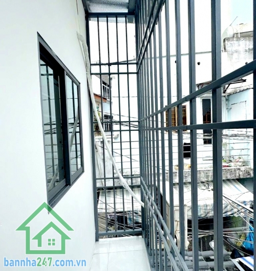 CHỈ 2,38 TỶ – NHÀ 2 TẦNG HXH THÔNG – CẠNH ĐẦM SEN – GIÁP Q.11, TÂN BÌNH - 2PN - 2WC Vị trí đẹp: hẻm xe hơi thông, sát bên Quận 11 – Tân Bình, gần Đầm Sen