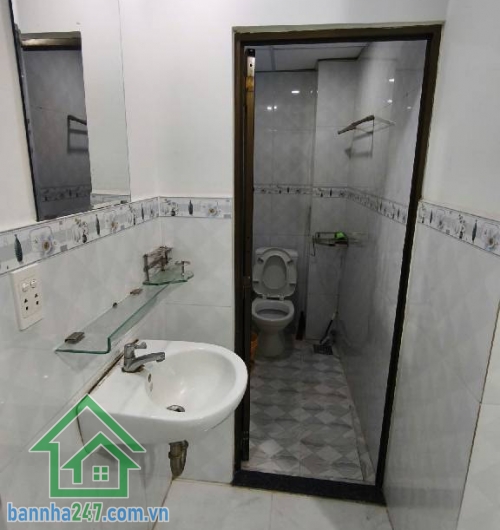 NHỈNH 4 TỶ – NHÀ 2 TẦNG HẺM XE HƠI 5M – NGÃ TƯ 4 XÃ, BÌNH TÂN DT: 4x10m, vuông vức, công nhận đủ. Kết cấu: 1 trệt 1 lầu, 2PN – 2WC, đầy đủ công năng. Hẻm Xe hơi. 