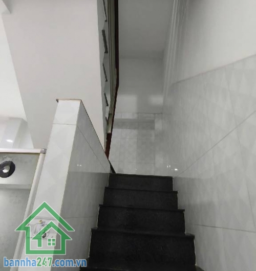 NHỈNH 4 TỶ – NHÀ 2 TẦNG HẺM XE HƠI 5M – NGÃ TƯ 4 XÃ, BÌNH TÂN DT: 4x10m, vuông vức, công nhận đủ. Kết cấu: 1 trệt 1 lầu, 2PN – 2WC, đầy đủ công năng. Hẻm Xe hơi. 