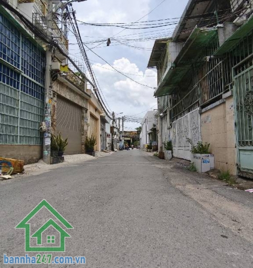BÁN GẤP – NHÀ CŨ BÁN ĐẤT – HXH 8M – NGANG 6M – 6 TỶ DT: 81.2m² (6 x 13m) – ngang rộng hiếm có, vị trí đẹp Nhà cũ – xác định bán đất, tiện xây mới 100% Vị trí chiến lược: gần Kinh Dương Vương, QL1A, Hương Lộ 2, Võ Văn Kiệt, Lê Văn Quới. 