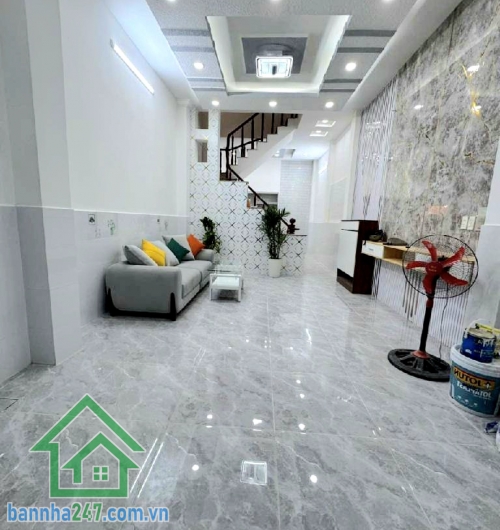 CHỈ 4,95 TỶ – HẺM XE TẢI VIP – NHÀ ĐẸP Ở LIỀN – LÊ VĂN QUỚI – 2 TẦNG BTCT – 2PN, 2WC – DT 4x12m (CN 45m² VUÔNG VỨC) Nhà mới – dọn vào ở ngay. Tặng kèm: 1 máy lạnh + bộ bàn ghế cao cấp. - Kết cấu: Trệt + lầu BTCT, 2PN, 2WC.