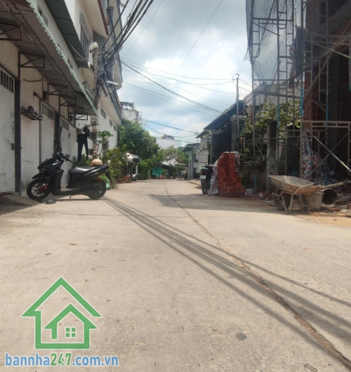 BÁN GẤP NHÀ HẺM 1 SẸC LÊ VĂN QUỚI – 5PN – SÁT CHỢ – GIÁ CHỈ 5.29 TỶ Nhà đẹp – vào ở ngay – sát chợ Lê Văn Quới – Bình Tân. Diện tích lớn: 5 x 20m – sổ vuông vức.