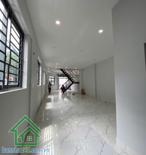 BÁN GẤP NHÀ HẺM 1 SẸC LÊ VĂN QUỚI – 5PN – SÁT CHỢ – GIÁ CHỈ 5.29 TỶ Nhà đẹp – vào ở ngay – sát chợ Lê Văn Quới – Bình Tân. Diện tích lớn: 5 x 20m – sổ vuông vức.