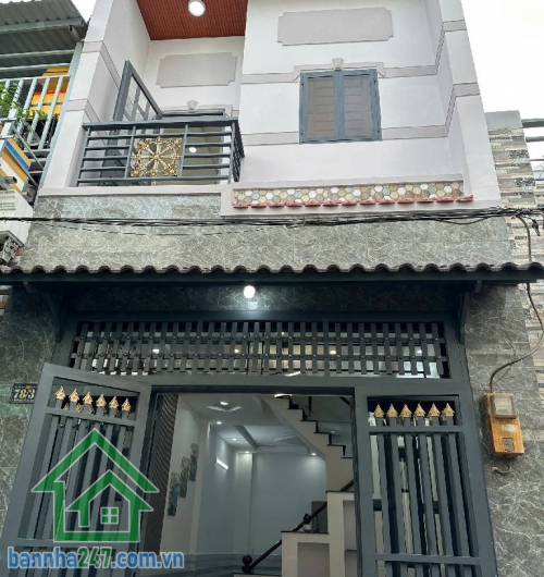 NHÀ ĐẸP GIÁ MỀM – BÌNH TÂN * 2 tầng BTCT kiên cố (1 trệt 1 lầu). * DT đất: 4×10m – sử dụng 80m². * 2PN – 2WC – ban công thoáng. * Hẻm 5m, ô tô vào tận cửa. Giá chỉ: 4,25 Tỷ