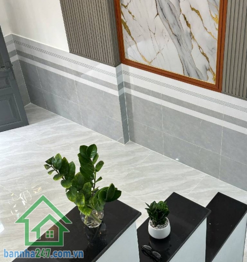 NHÀ ĐẸP GIÁ MỀM – BÌNH TÂN * 2 tầng BTCT kiên cố (1 trệt 1 lầu). * DT đất: 4×10m – sử dụng 80m². * 2PN – 2WC – ban công thoáng. * Hẻm 5m, ô tô vào tận cửa. Giá chỉ: 4,25 Tỷ