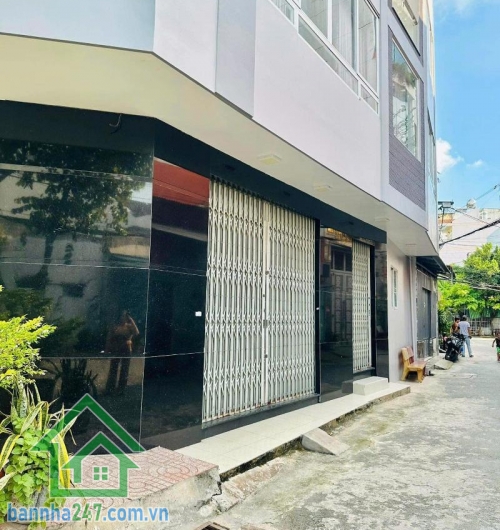 NHỈNH 10 TỶ - NHÀ ĐẸP CHÍNH CHỦ – GẦN NGUYỄN SƠN - P. PHÚ THỌ HÒA, TÂN PHÚ DT: 46.8m² (4x14m) – Kết cấu 4 tầng, 6PN, 7WC. Căn góc 2 mặt tiền cực thoáng.