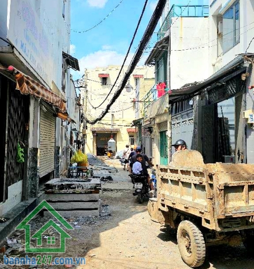 CHỈ 4,15 TỶ – HẺM Ô TÔ – SIÊU PHẨM 3 TẦNG – 19M² VUÔNG VỨC – THÔNG LẠC LONG QUÂN – TRẦN VĂN QUANG - 2PN – 3WC * DT: 3,4 × 6m = 19m² * Kết cấu: 1 trệt – 2 lầu – ban công, 2PN – 3WC – 1PK