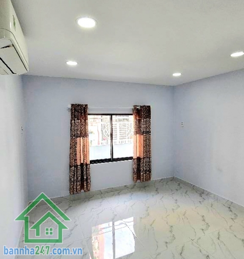 CHỈ 4,15 TỶ – HẺM Ô TÔ – SIÊU PHẨM 3 TẦNG – 19M² VUÔNG VỨC – THÔNG LẠC LONG QUÂN – TRẦN VĂN QUANG - 2PN – 3WC * DT: 3,4 × 6m = 19m² * Kết cấu: 1 trệt – 2 lầu – ban công, 2PN – 3WC – 1PK