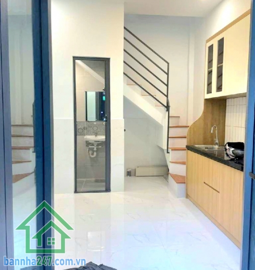 CHỈ 2,4 TỶ – SIÊU PHẨM TÂN BÌNH – 3 TẦNG – NỞ HẬU – HẺM XE HƠI 4M – 2PN – 2WC * Hẻm xe hơi 4 chỗ, không lộ giới * Kết cấu: trệt – lửng – lầu, 2PN – 2WC * DT 13m² (3,3 × 3,8m), nở hậu tài lộc.