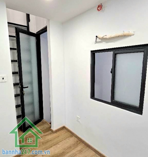 CHỈ 2,4 TỶ – SIÊU PHẨM TÂN BÌNH – 3 TẦNG – NỞ HẬU – HẺM XE HƠI 4M – 2PN – 2WC * Hẻm xe hơi 4 chỗ, không lộ giới * Kết cấu: trệt – lửng – lầu, 2PN – 2WC * DT 13m² (3,3 × 3,8m), nở hậu tài lộc.