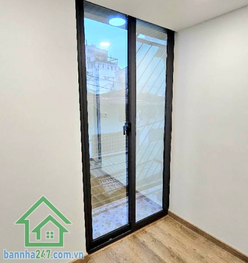 CHỈ 2,4 TỶ – SIÊU PHẨM TÂN BÌNH – 3 TẦNG – NỞ HẬU – HẺM XE HƠI 4M – 2PN – 2WC * Hẻm xe hơi 4 chỗ, không lộ giới * Kết cấu: trệt – lửng – lầu, 2PN – 2WC * DT 13m² (3,3 × 3,8m), nở hậu tài lộc.