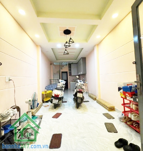 CHỈ HƠN 7 TỶ – CHDV 33M² X 5 TẦNG – DÒNG TIỀN 18-26TR/THÁNG – QUẬN 10, NGAY NGÃ 7 LÝ THÁI TỔ Diện tích: 33m², nở hậu, sổ hồng chính chủ, hoàn công đầy đủ Kết cấu: 1 trệt, 1 lửng, 3 lầu kiên cố  - Công năng: 3PN – 5WC, có thể cải tạo thành 4PN - Hiện đang 