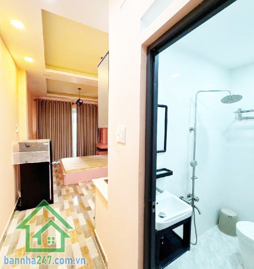 CHỈ HƠN 7 TỶ – CHDV 33M² X 5 TẦNG – DÒNG TIỀN 18-26TR/THÁNG – QUẬN 10, NGAY NGÃ 7 LÝ THÁI TỔ Diện tích: 33m², nở hậu, sổ hồng chính chủ, hoàn công đầy đủ Kết cấu: 1 trệt, 1 lửng, 3 lầu kiên cố  - Công năng: 3PN – 5WC, có thể cải tạo thành 4PN - Hiện đang 
