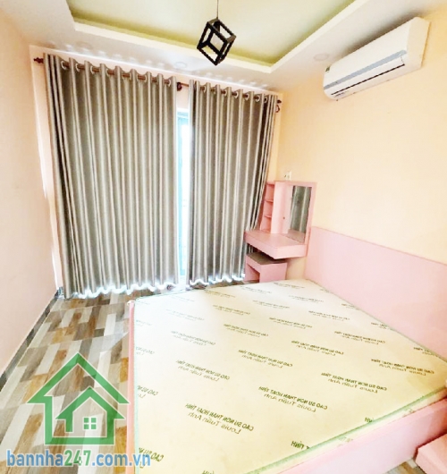 CHỈ HƠN 7 TỶ – CHDV 33M² X 5 TẦNG – DÒNG TIỀN 18-26TR/THÁNG – QUẬN 10, NGAY NGÃ 7 LÝ THÁI TỔ Diện tích: 33m², nở hậu, sổ hồng chính chủ, hoàn công đầy đủ Kết cấu: 1 trệt, 1 lửng, 3 lầu kiên cố  - Công năng: 3PN – 5WC, có thể cải tạo thành 4PN - Hiện đang 