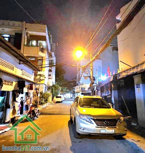 CHỈ 8,7 TỶ – KHU VIP BIỆT THỰ TÂN SƠN NHÌ - HẺM Ô TÔ 6M TRÁNH NHAU – XE TẢI NÉ THOẢI MÁI - 3PN – 2WC Diện tích: 64m² (4x16)m Kết cấu: 2 tầng (1 trệt + 1 lầu)