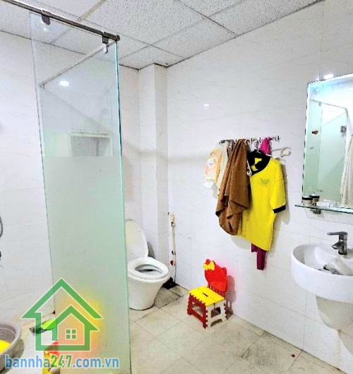 CHỈ 8,7 TỶ – KHU VIP BIỆT THỰ TÂN SƠN NHÌ - HẺM Ô TÔ 6M TRÁNH NHAU – XE TẢI NÉ THOẢI MÁI - 3PN – 2WC Diện tích: 64m² (4x16)m Kết cấu: 2 tầng (1 trệt + 1 lầu)