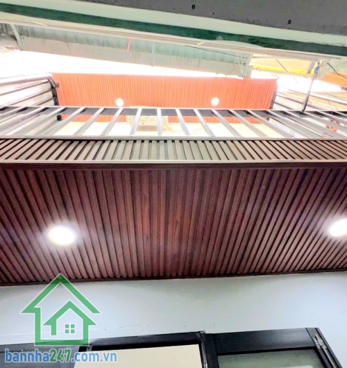 CHỈ 2,7 TỶ – NHÀ 2 TẦNG NGAY TÂY THẠNH – TÂN PHÚ GẦN KCN TÂN BÌNH (500M) – DTCN 24M² – NGANG 4.3M NỞ HẬU 5M Kết cấu: 1 trệt 1 lầu, nhà mới – để trống suốt