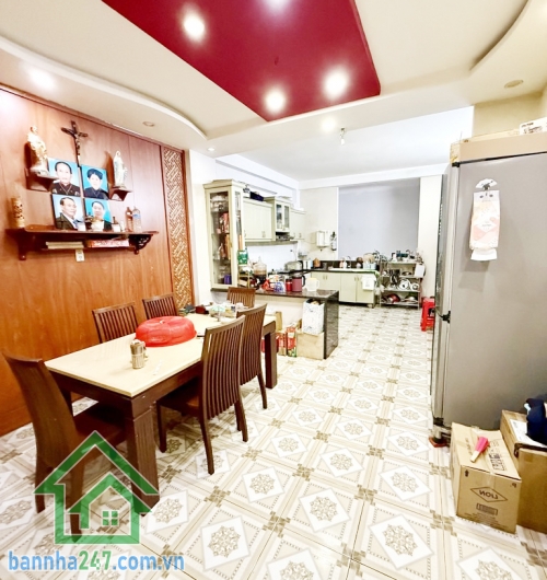 CHỈ 14,3 TỶ – NHÀ MẶT TIỀN KINH DOANH ĐƯỜNG NHỰA 10M – TRUNG TÂM TÂN PHÚ – 5 TẦNG – KHU BIỆT THỰ - 5PN, 5WC, gara để 2 ô tô  * Diện tích: 4.2 x 21,4m, công nhận 89.9m² 